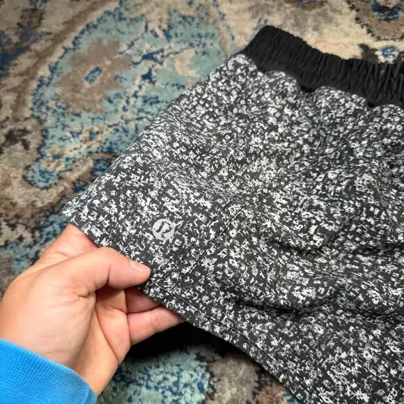 Lululemon Tracker Short 6 - Picture 6 of 6